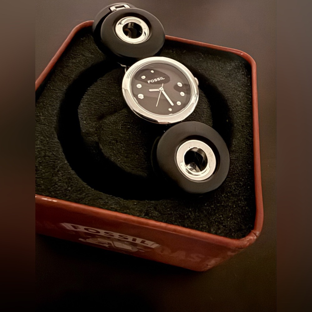 Fossil F2 ES 1986 Women’s Watch | Silver-Tone Circle Black Wood Bracelet - Picture 3 of 4